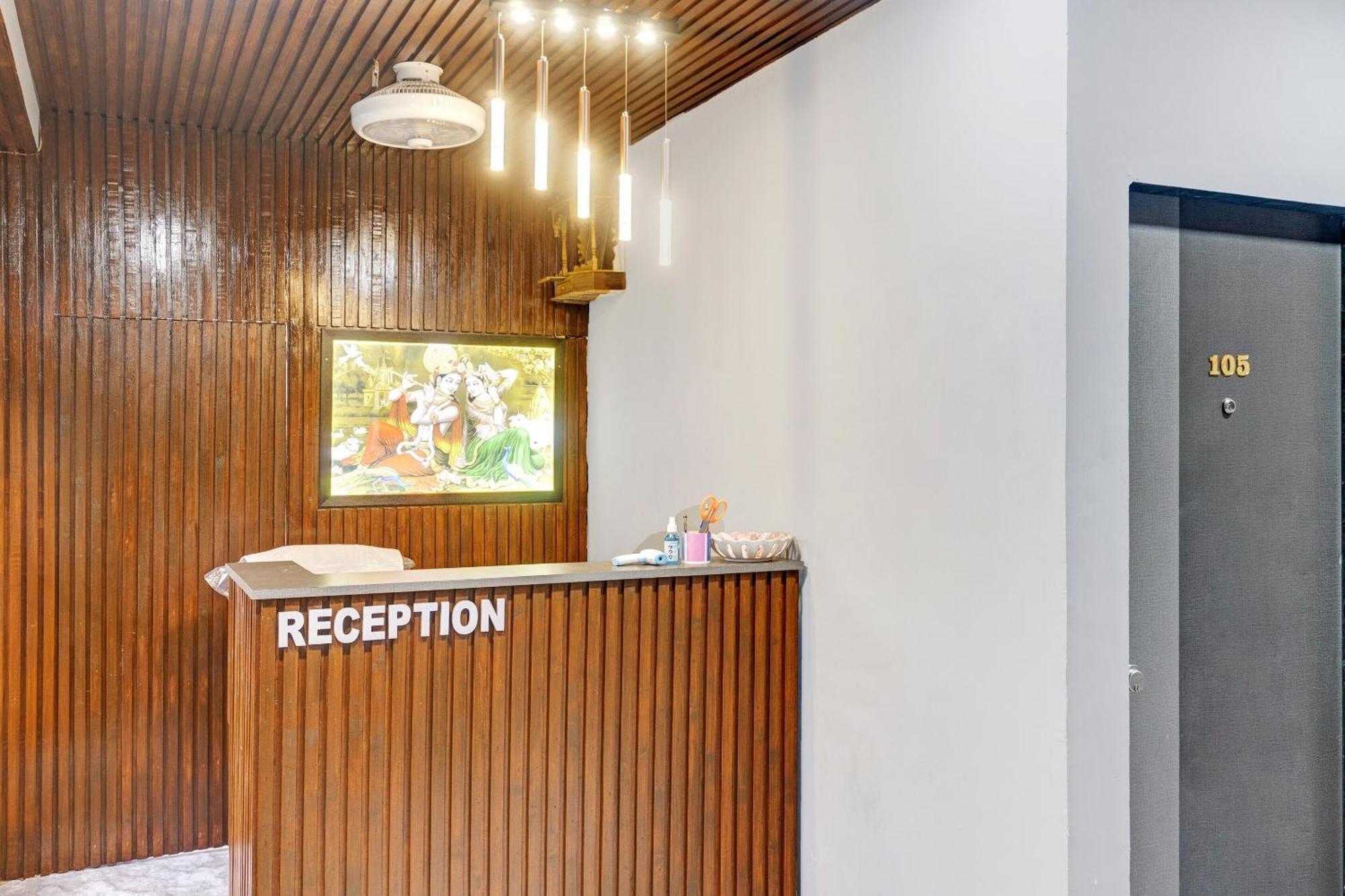 Oyo Flagship Hotel Royal Inn Сурат Екстериор снимка