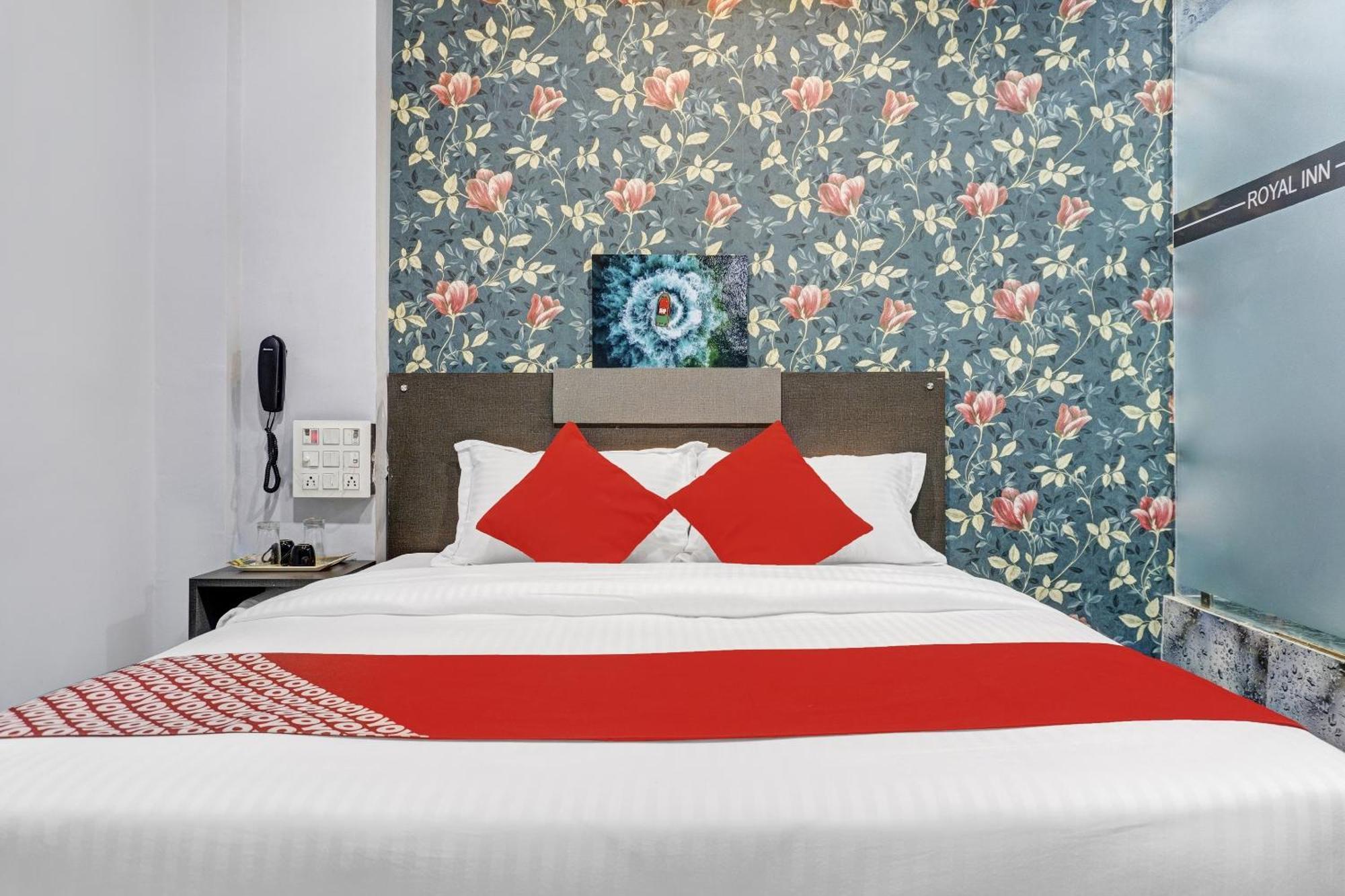 Oyo Flagship Hotel Royal Inn Сурат Екстериор снимка
