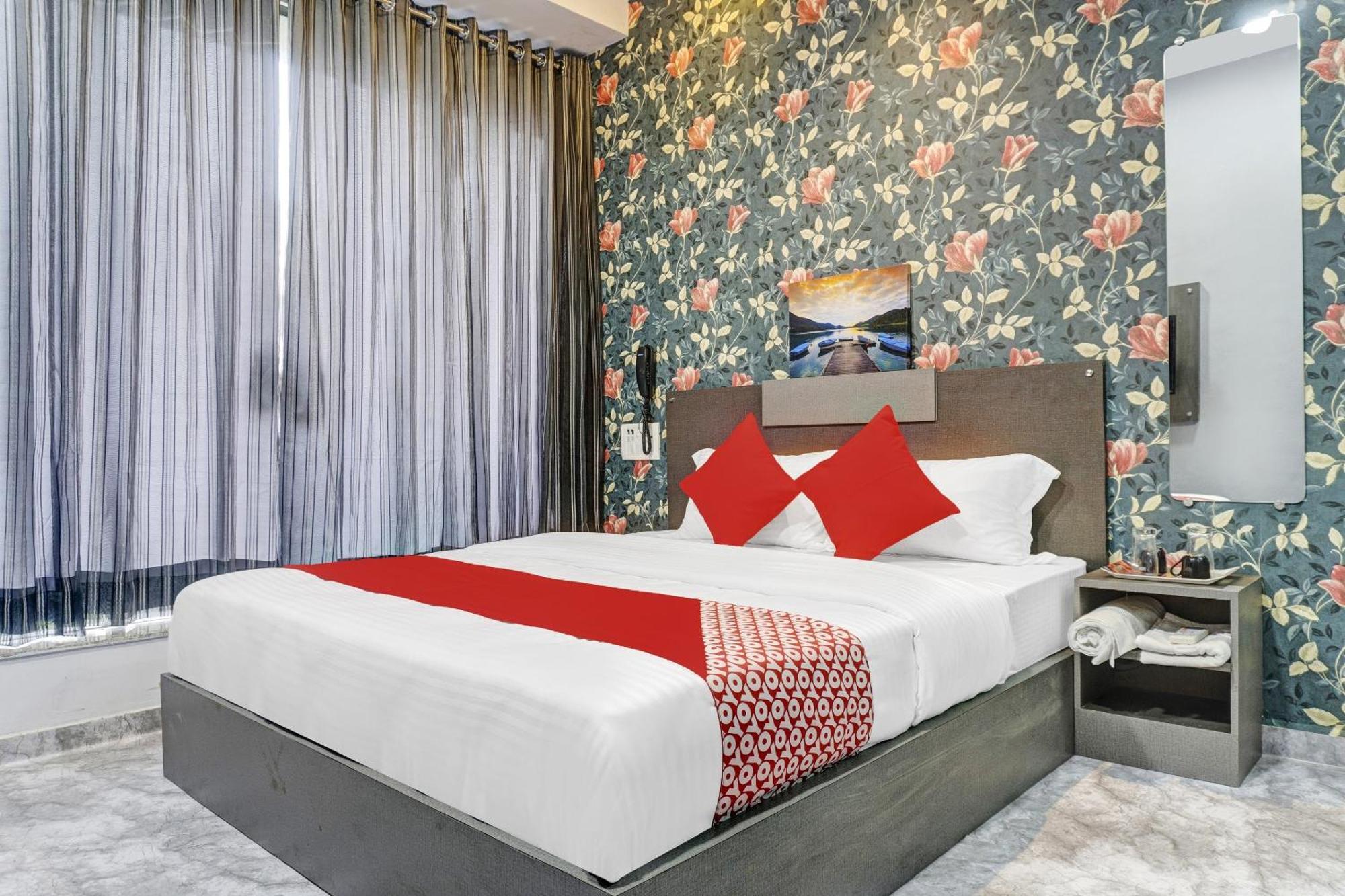 Oyo Flagship Hotel Royal Inn Сурат Екстериор снимка