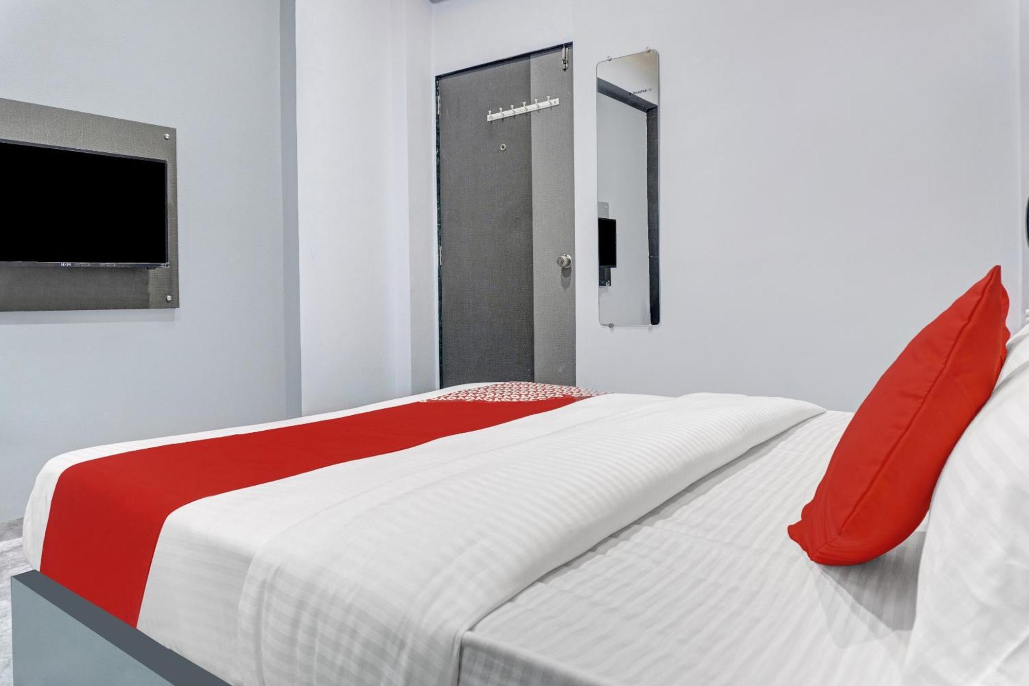Oyo Flagship Hotel Royal Inn Сурат Екстериор снимка