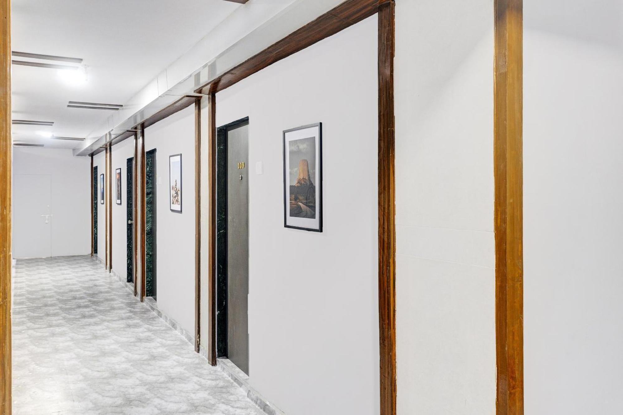 Oyo Flagship Hotel Royal Inn Сурат Екстериор снимка