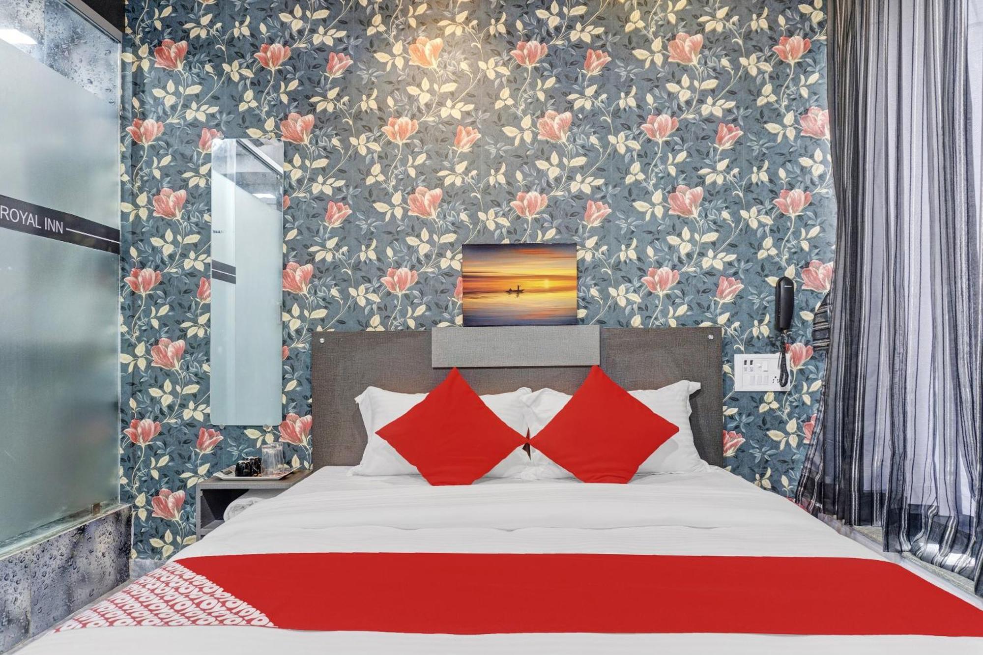 Oyo Flagship Hotel Royal Inn Сурат Екстериор снимка